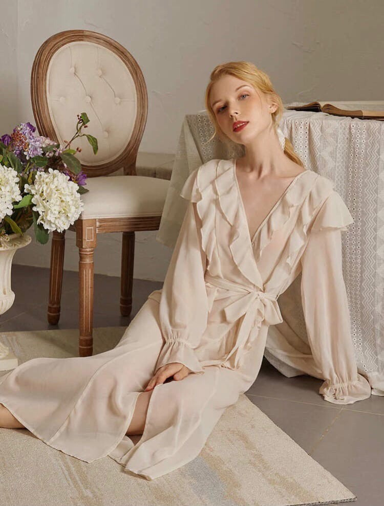Шифоновый ночной халат с оборкой, 150 р.