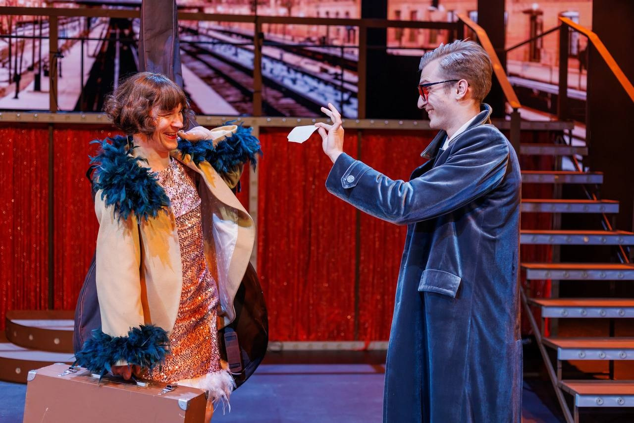 В ДЖАЗЕ ТОЛЬКО ДЕВУШКИ