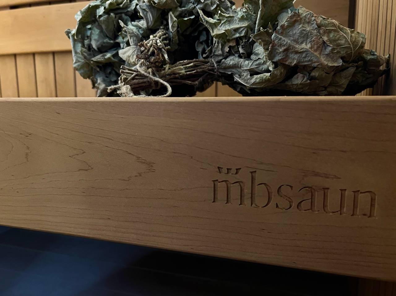 Если очень захотеть- можно найти и установить каменку Tulikivi и вокруг неё собрать отличную парную по дизайн- проекту MBsaun. SaunaTopMasters