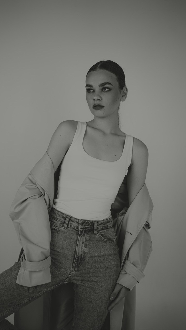 Черно-белая фотосессия на циклораме в фотостудии Новочеркасска «Рафинад». Свадебный фотограф в Ростове-на-Дону. Таинство Крещения и Венчания, семейные фотосессии. Алёна Чёботова