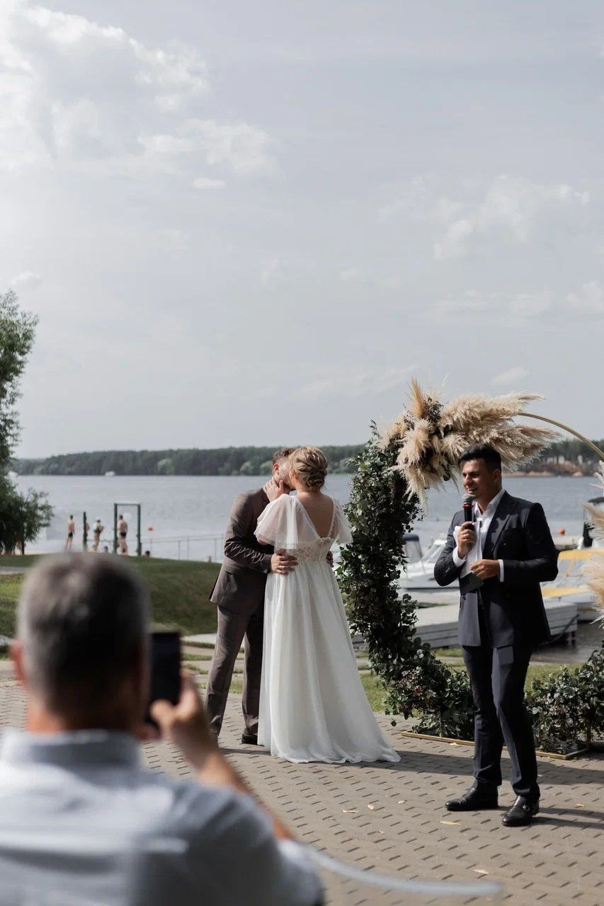 Ведущий Фотиади. Подрядчики и друзья сети свадебных площадок House for wedding