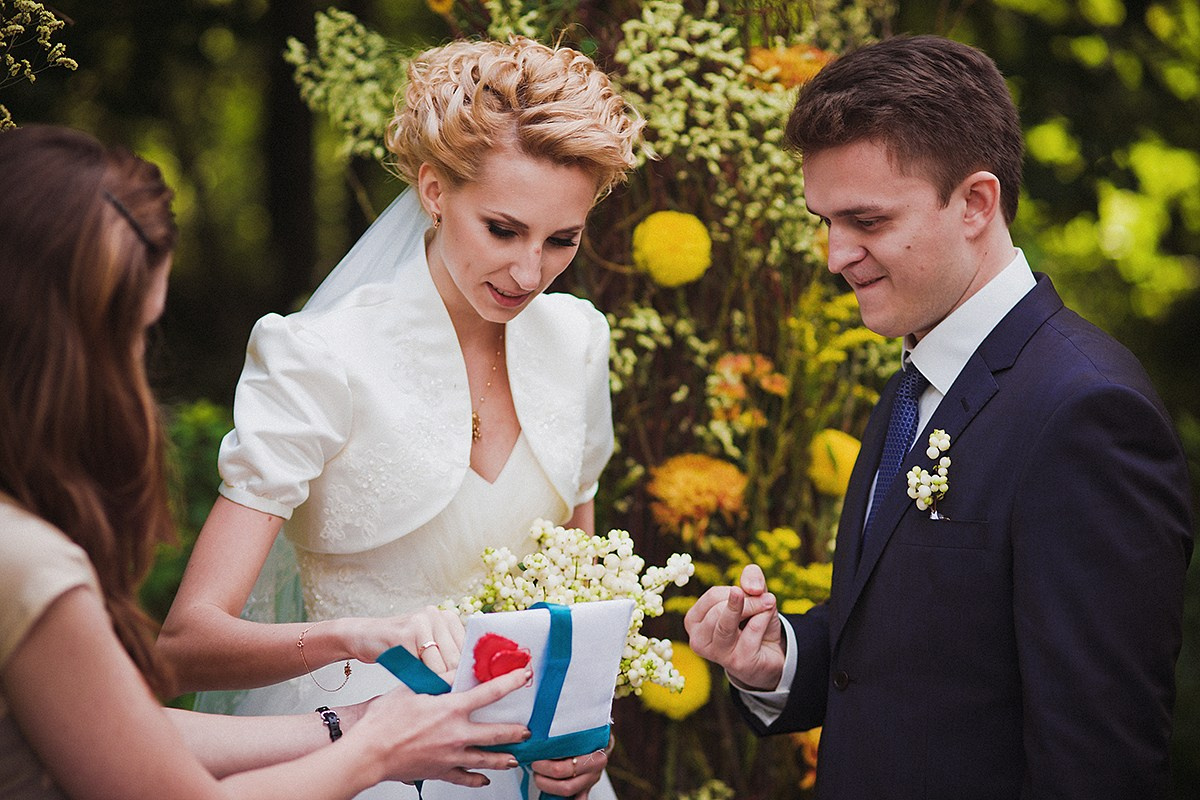 Свадебная прогулка Алекса и Даши. Фотограф крещение венчание в Петербурге! Помогает подобрать храм и посоветовал душевного батюшку в СПб