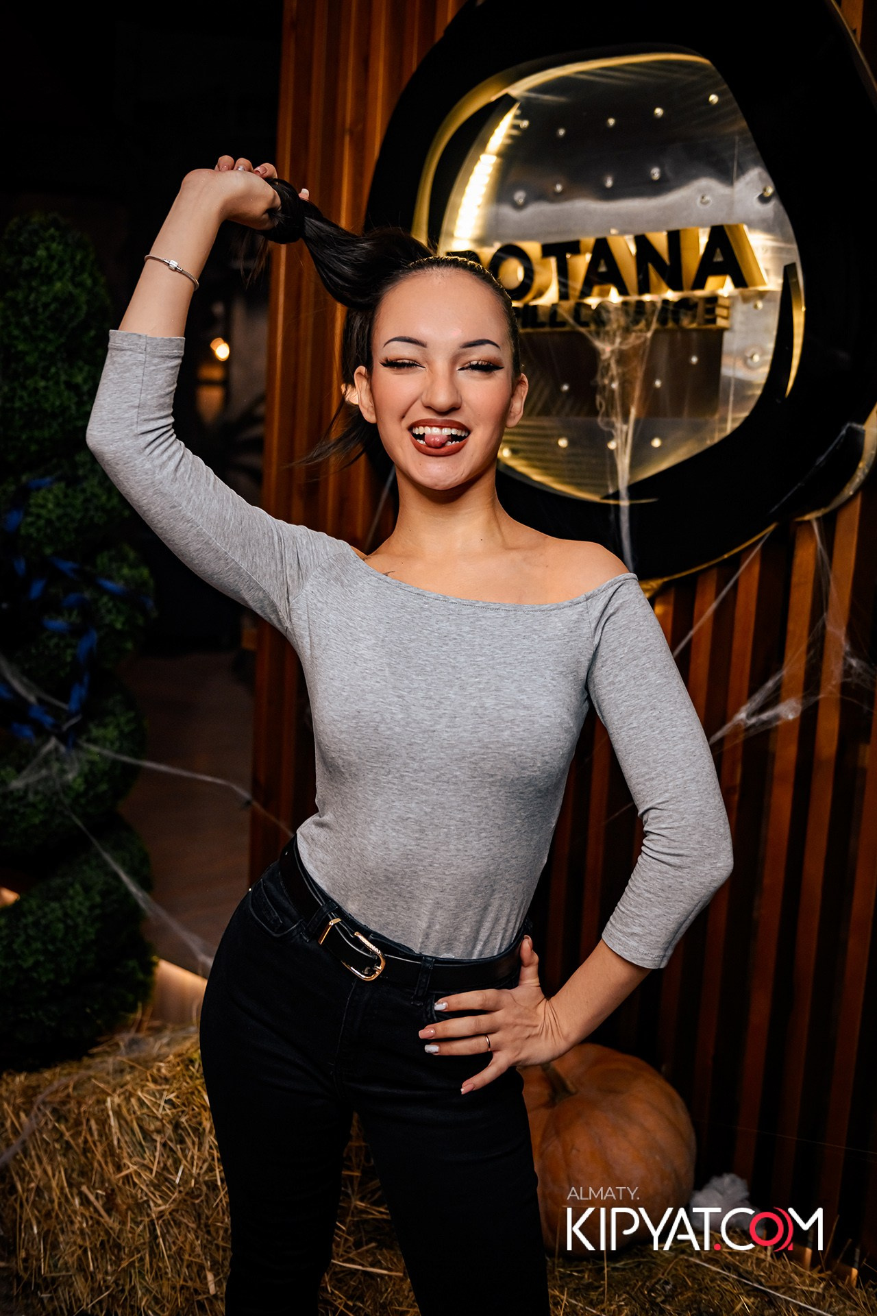 ROTANA GRILL LOUNGE. КИПЯТКОМ АЛМАТЫ!