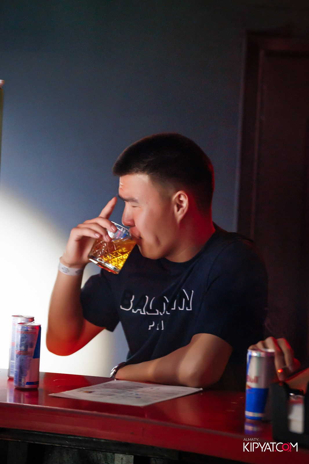 UYAT EMES BAR. КИПЯТКОМ АЛМАТЫ!