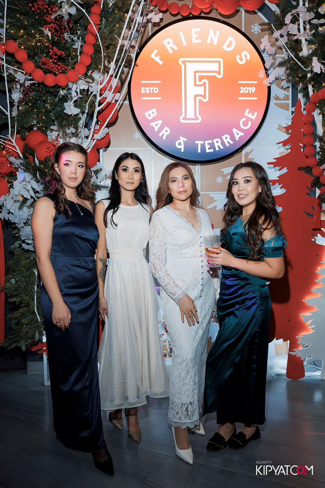 FRIENDS BAR & TERRACE. КИПЯТКОМ АЛМАТЫ! Фотосъемка мероприятий в Алматы