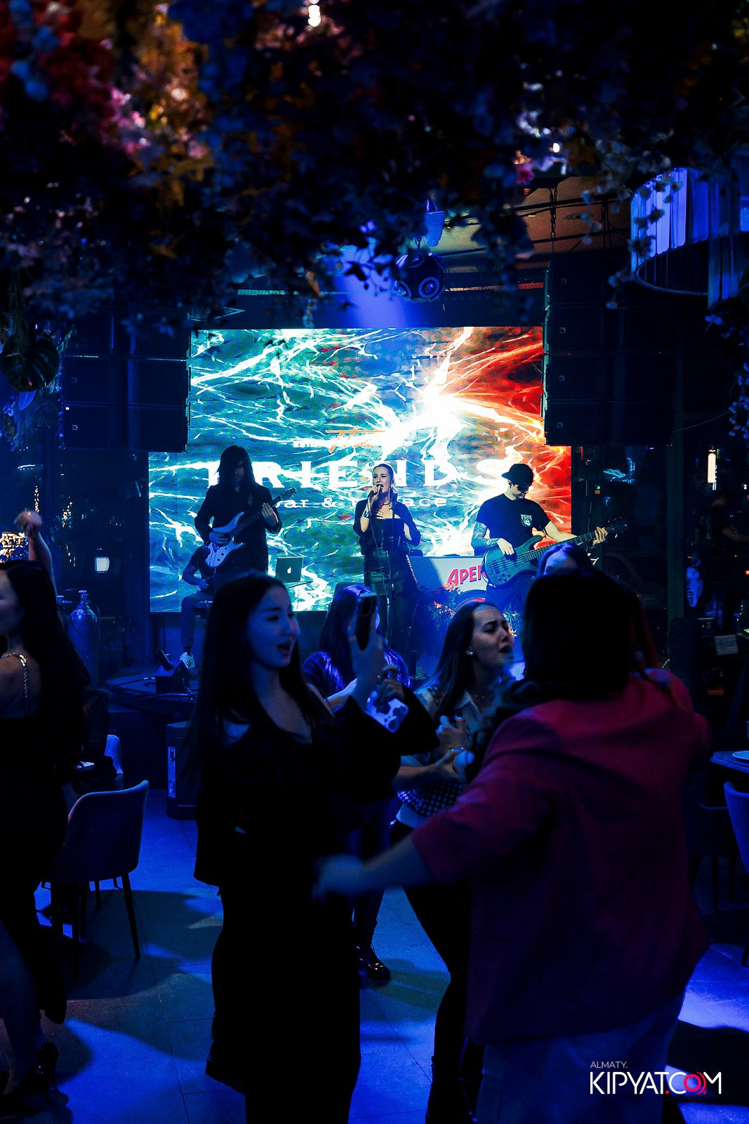 FRIENDS BAR & TERRACE. КИПЯТКОМ АЛМАТЫ! Фотосъемка мероприятий в Алматы