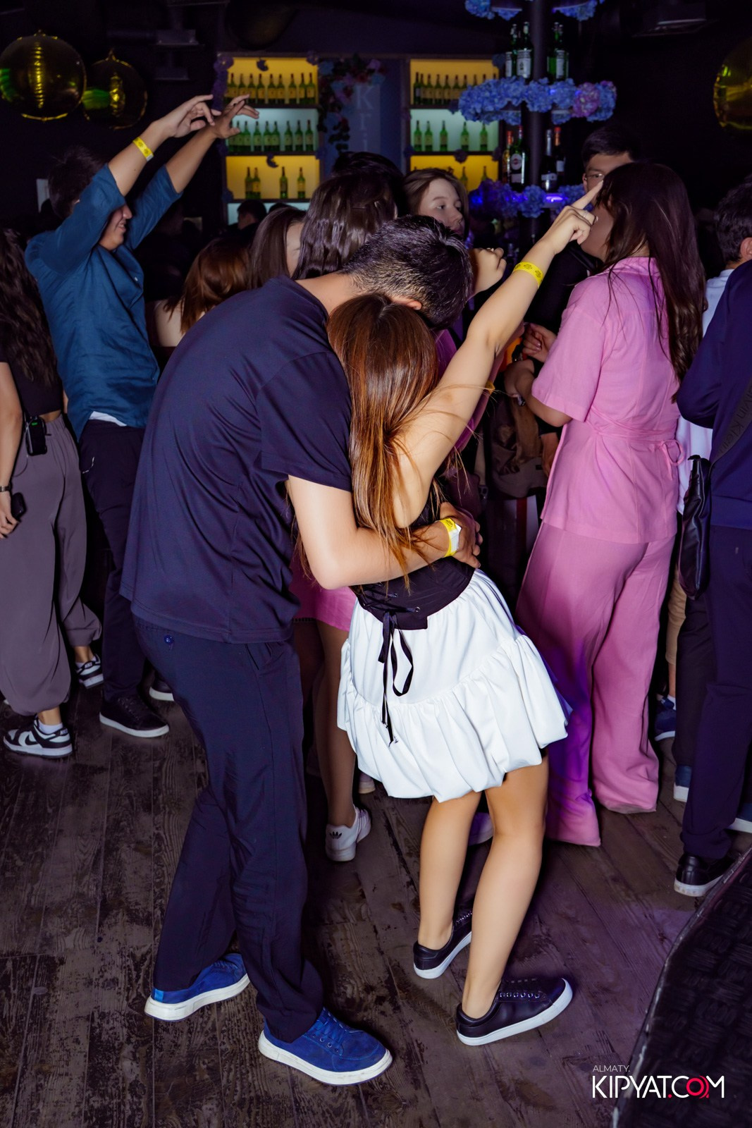 UYAT EMES BAR. КИПЯТКОМ АЛМАТЫ!