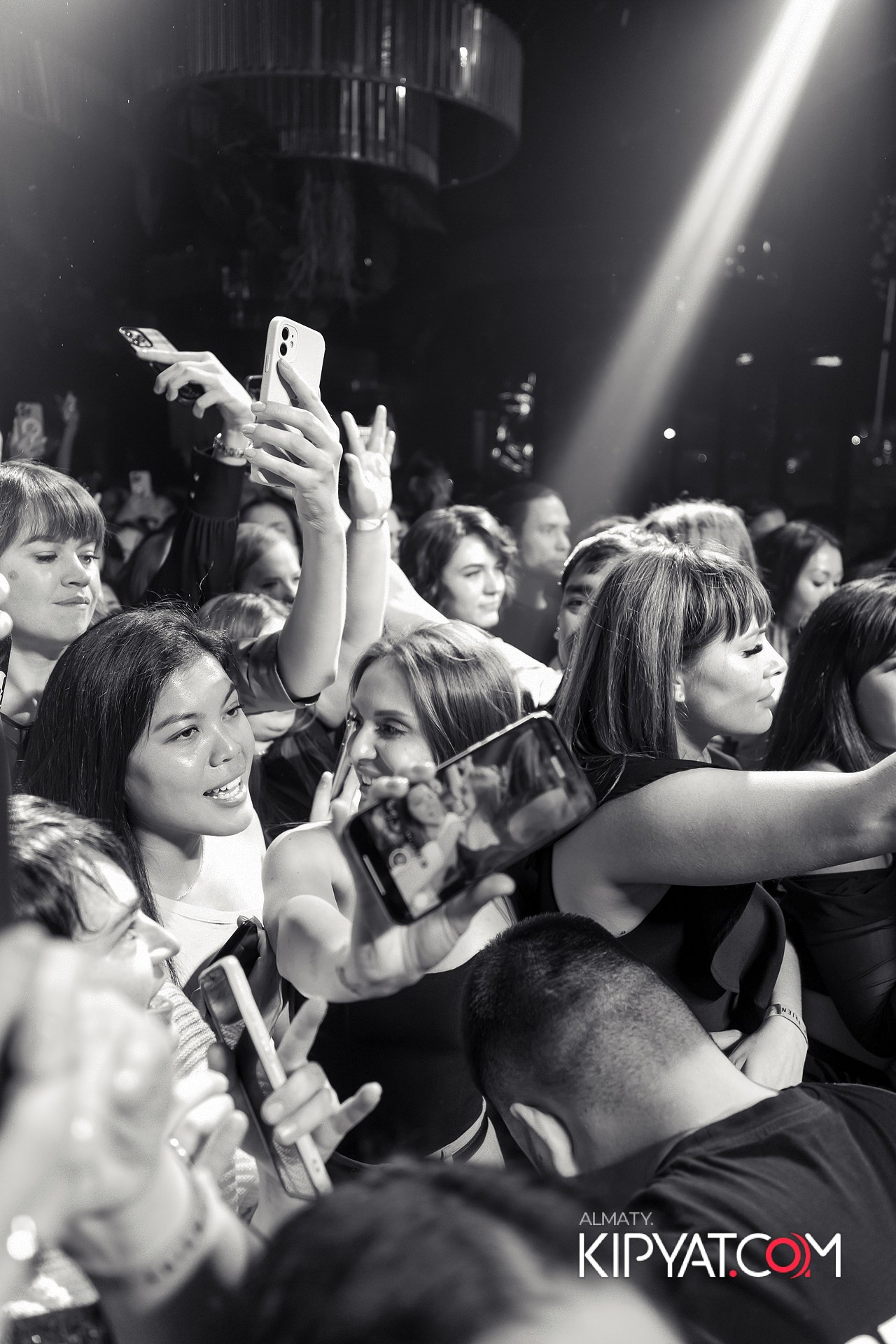 FRIENDS BAR & TERRACE. КИПЯТКОМ АЛМАТЫ!