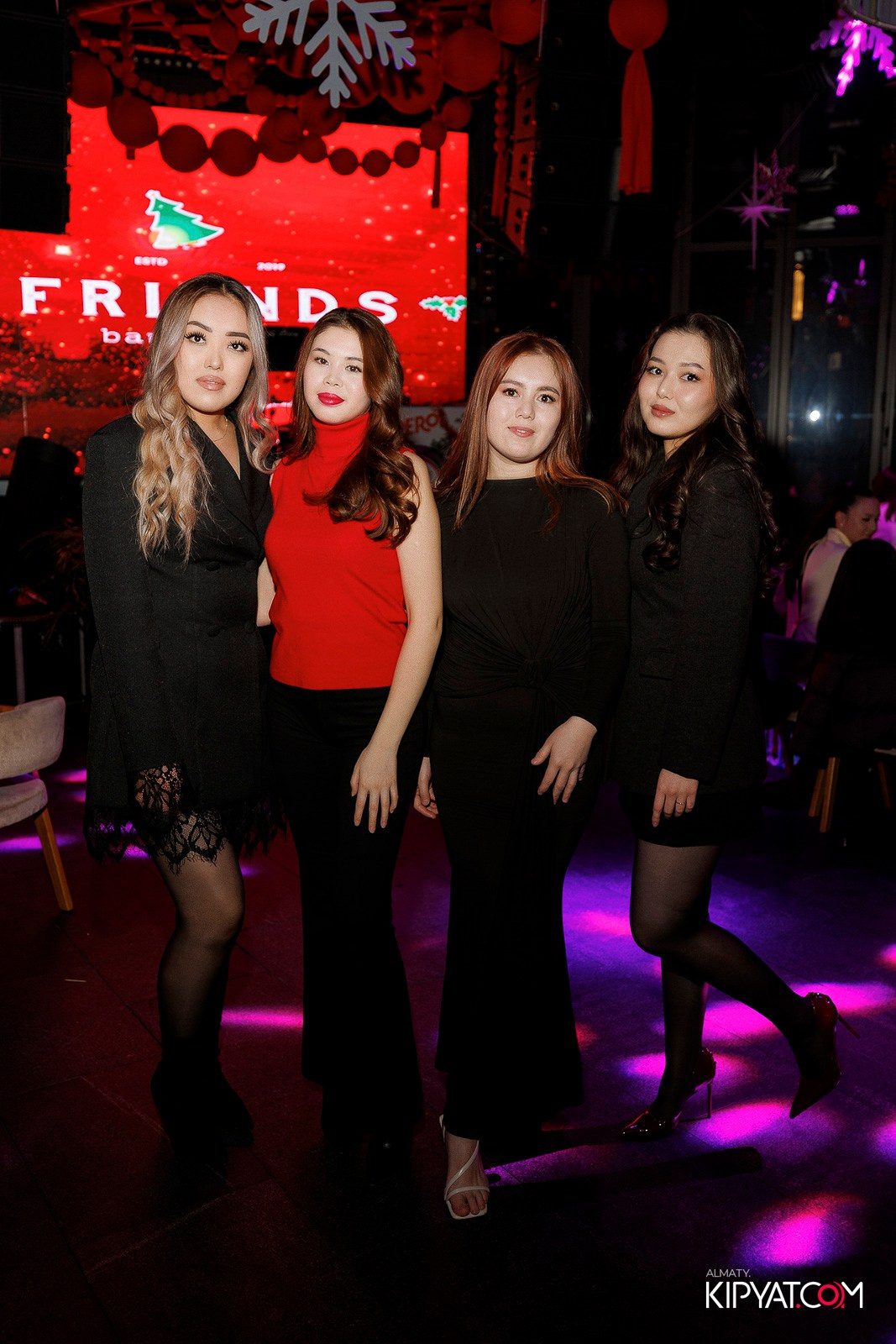 FRIENDS BAR & TERRACE. КИПЯТКОМ АЛМАТЫ! Фотосъемка мероприятий в Алматы