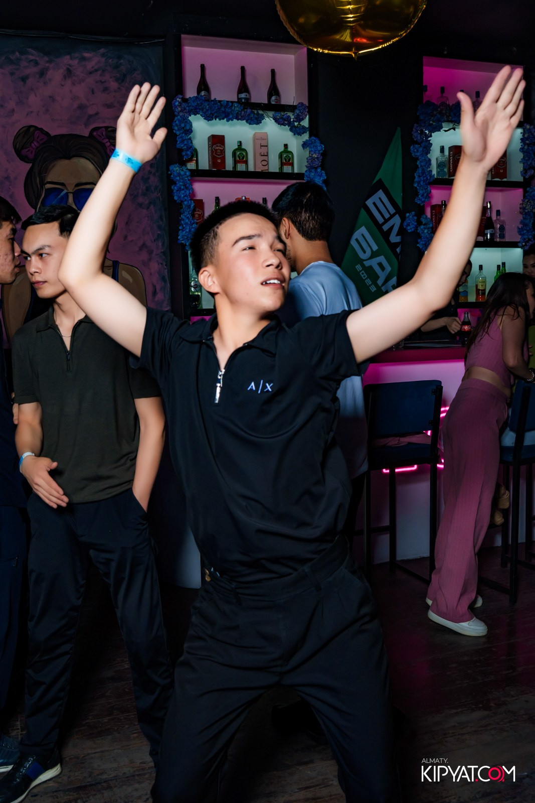 UYAT EMES BAR. КИПЯТКОМ АЛМАТЫ!