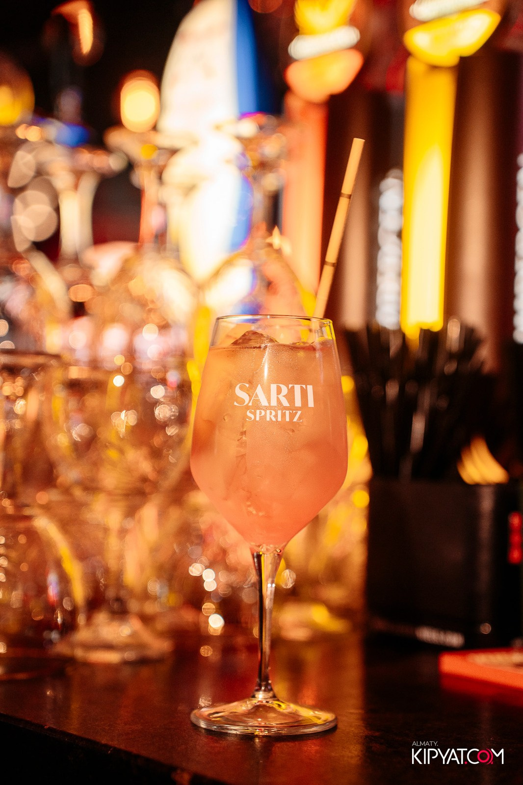 FRIENDS BAR & TERRACE. КИПЯТКОМ АЛМАТЫ!