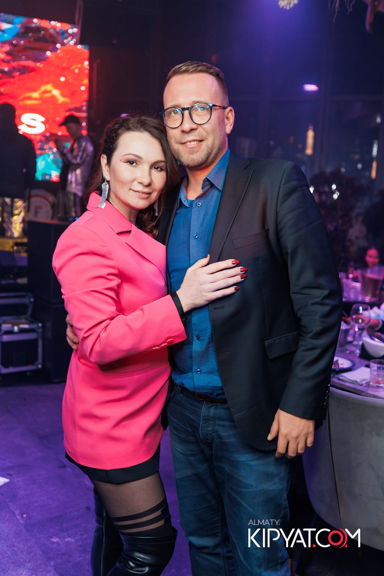 FRIENDS BAR & TERRACE. КИПЯТКОМ АЛМАТЫ!