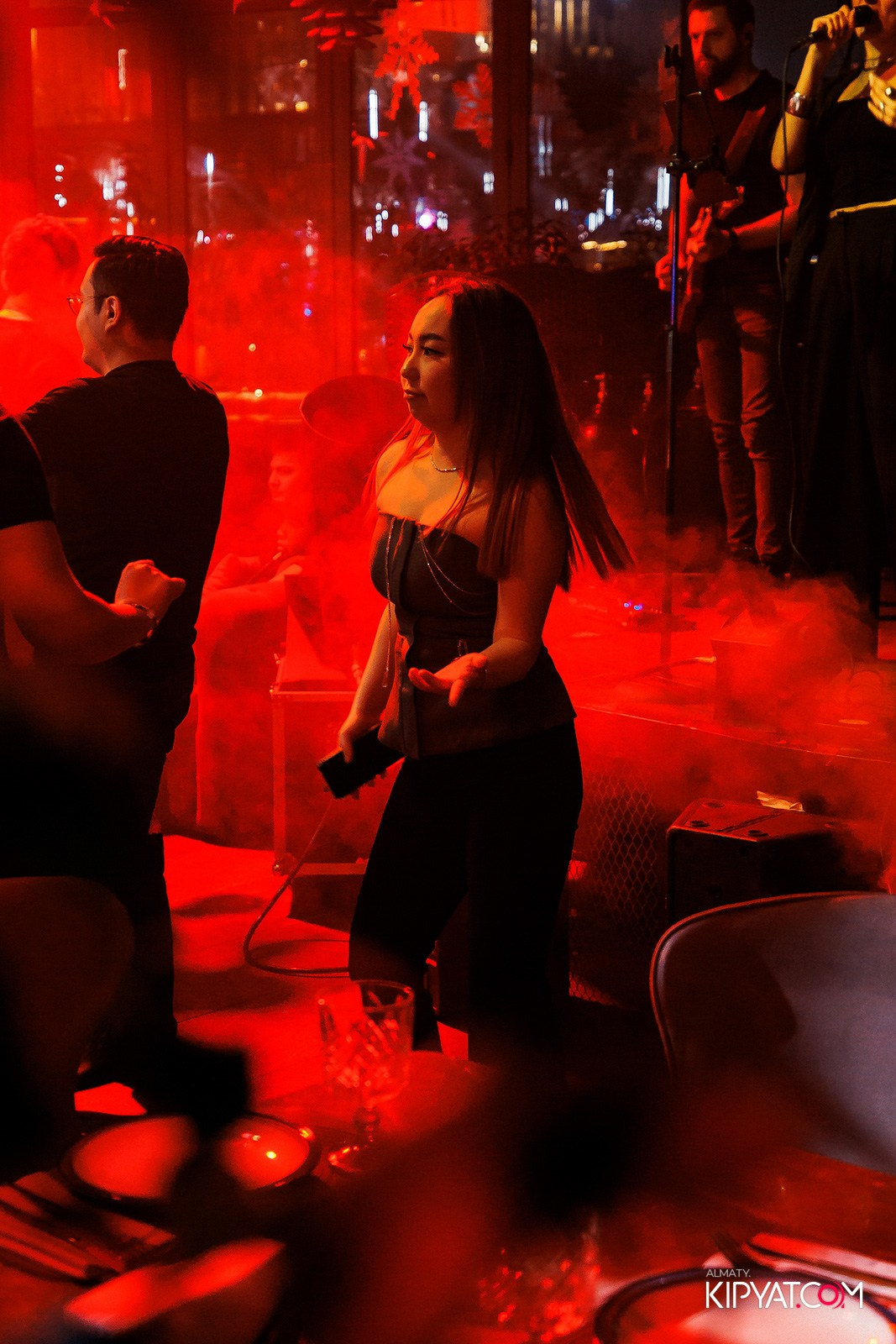 FRIENDS BAR & TERRAACE. КИПЯТКОМ АЛМАТЫ!