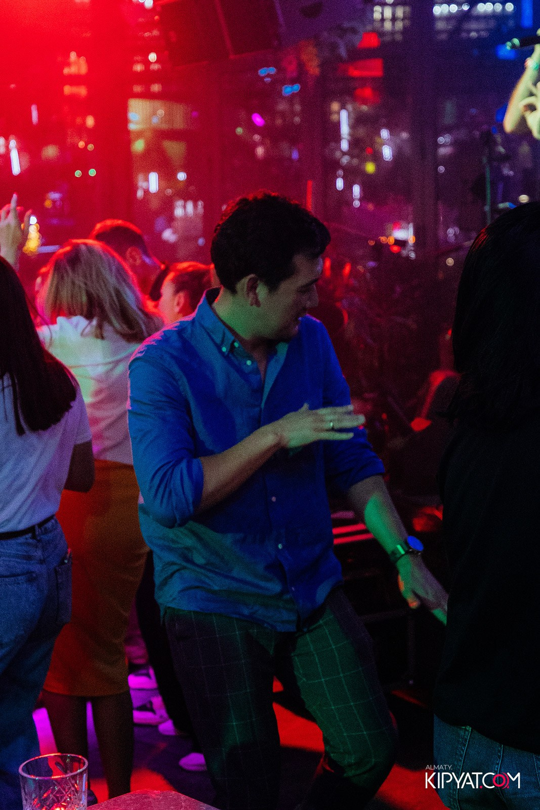 FRIENDS BAR & TERRACE. КИПЯТКОМ АЛМАТЫ!