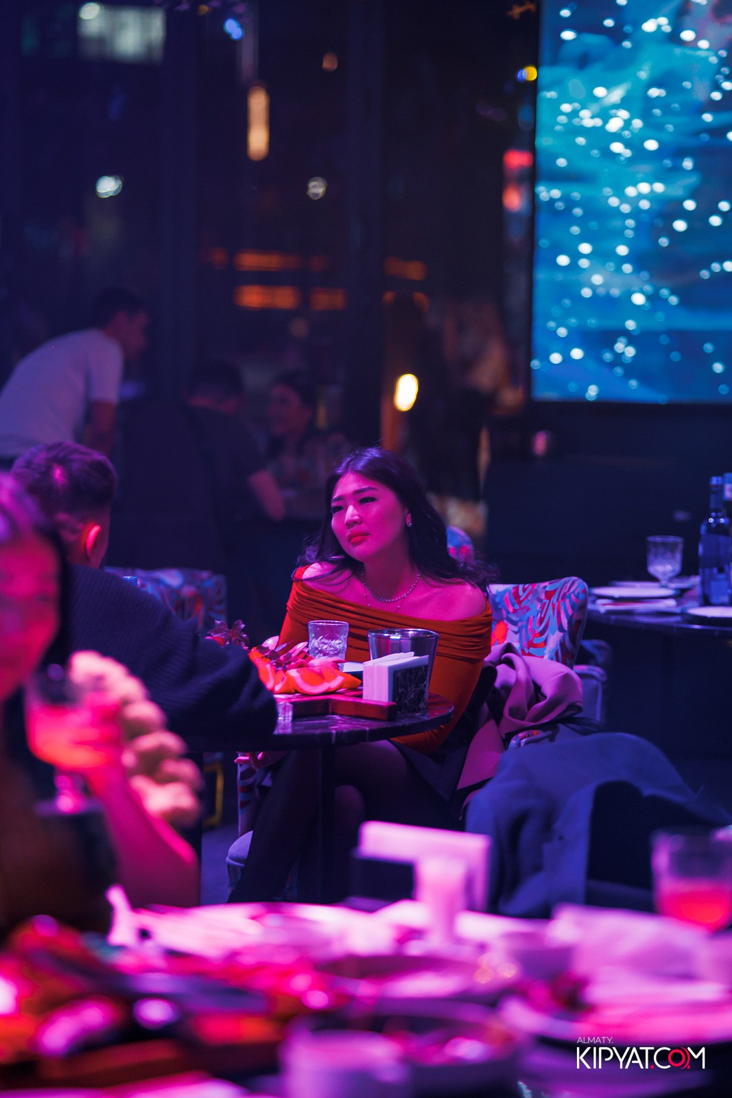 FRIENDS BAR & TERRACE. КИПЯТКОМ АЛМАТЫ!