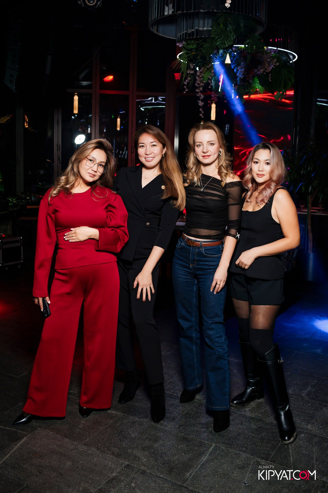 FRIENDS BAR & TERRACE. КИПЯТКОМ АЛМАТЫ!