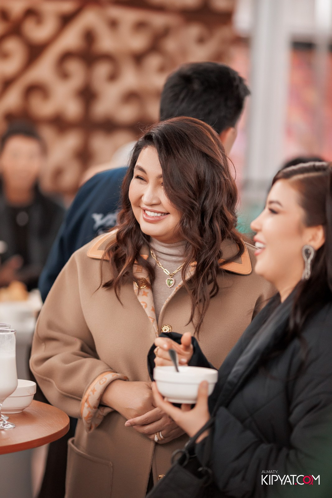 FASHION ПОКАЗ, КАЗАХСКОЙ НАЦИОНАЛЬНОЙ ОДЕЖДЫ. КИПЯТКОМ АЛМАТЫ!