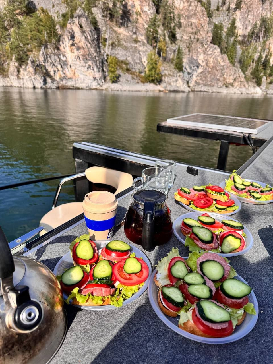 аренда яхты Красноярское море цена забронировать путешествие Царские ворота Бирюса залив шумиха стоимость заказать прогулка парусная яхта катамаран Красноярское водохранилище фотосессия фотограф Красноярск Дивногорск Красноярская ГЭС отдых купание экскурсия достопримечательность туристический тур маршрут Енисей Сибирь Козыревский зуб база отдыха адмирал