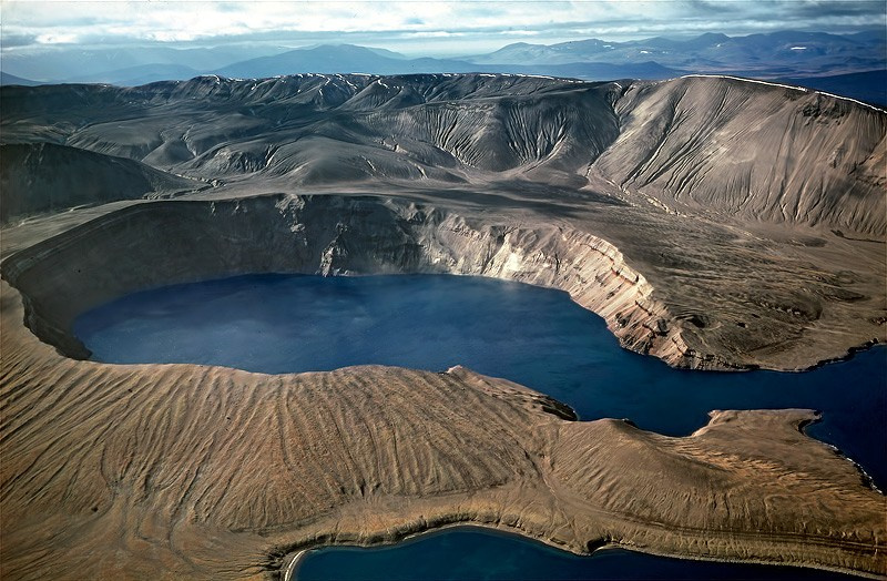 Кратер Штюбеля. Кальдера Ксудач