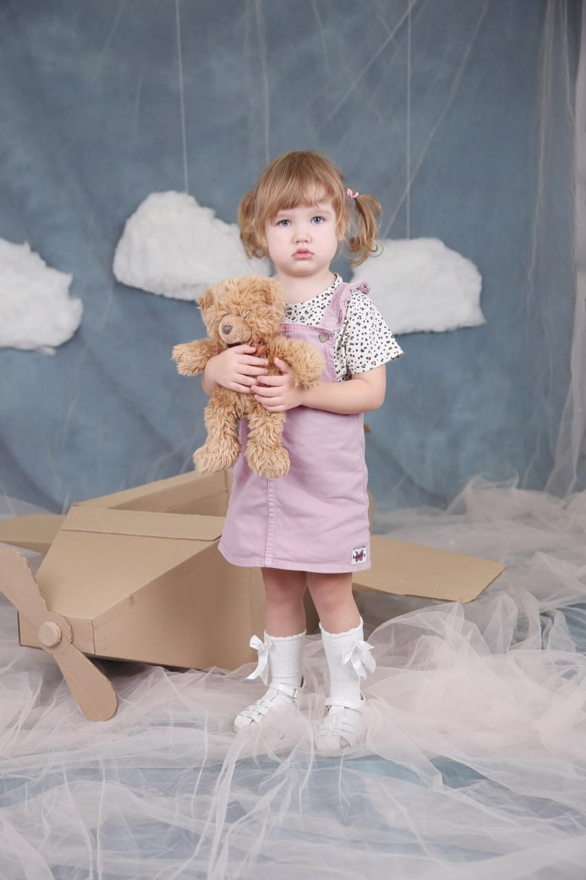 Общее фото в детском саду с выездным реквизитом в Тюмени. Выпускные альбомы в Тюмени для школ, садов, вузов спортивных секций