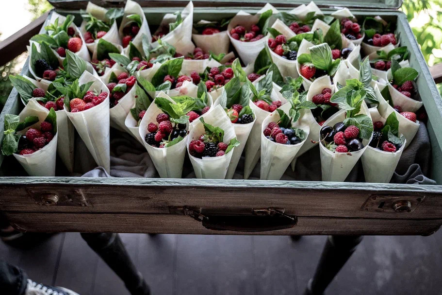 Ягодный чемоданчик. Свадебная площадка РАНЧО