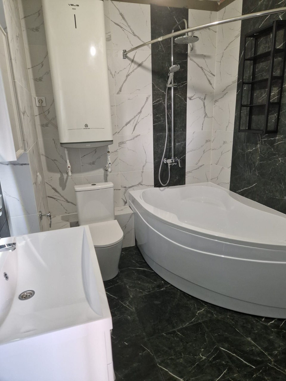 Ванная комната (г. Зеленодольск ул. Мичурина д. 44). Ремонт санузла, туалета, ванной под ключ в Казани. Укладка плитки