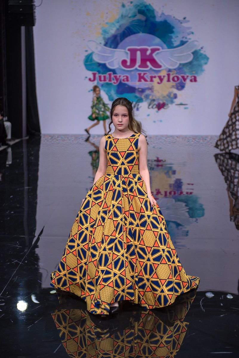 SochiFashionWeek2024 дизайнер Юлия Крылова. Семейный и коммерческий фотограф в Сочи Александр Бодунов