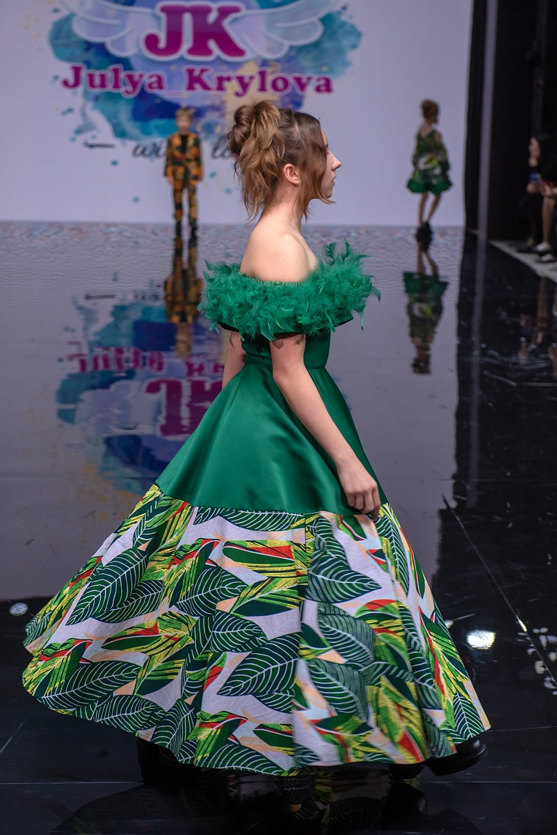 SochiFashionWeek2024 дизайнер Юлия Крылова. Семейный и коммерческий фотограф в Сочи Александр Бодунов