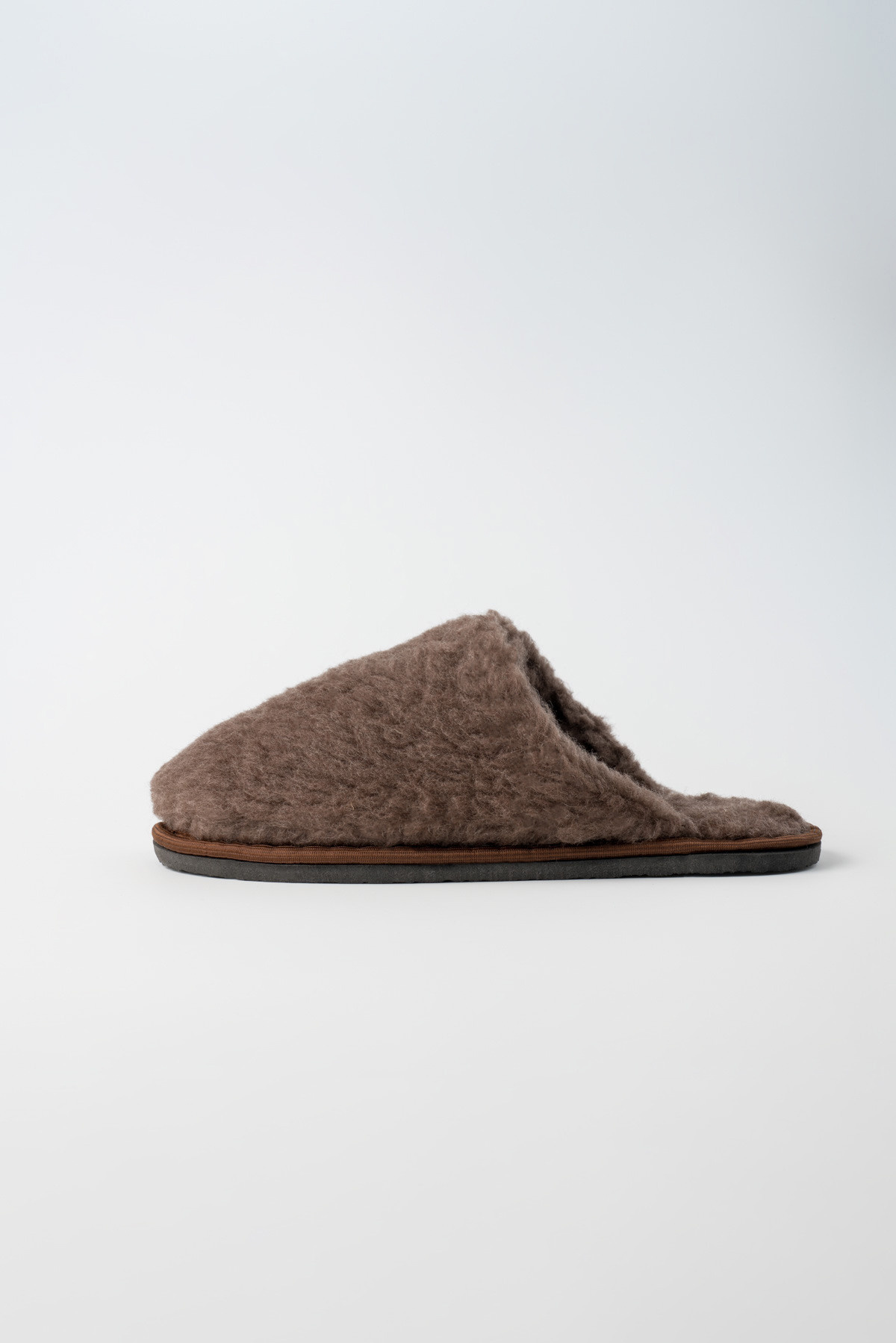 Предметная съемка обуви. Студия коммерческой съемки ХВОЯ