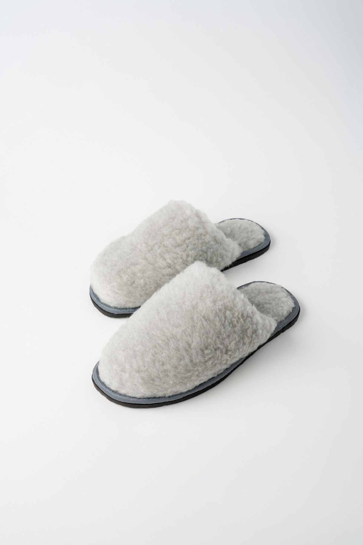 Предметная съемка обуви. Студия коммерческой съемки ХВОЯ