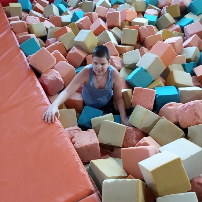 Пятничный полет: традиционные прыжки на батутах в «Фристайле»