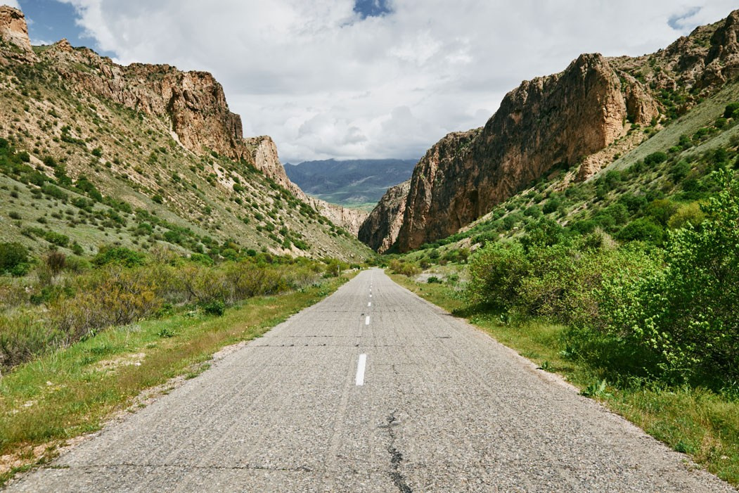 Фотографии для интерьера. Oleg Samoilov is a documentary photographer for brands that value an honest story