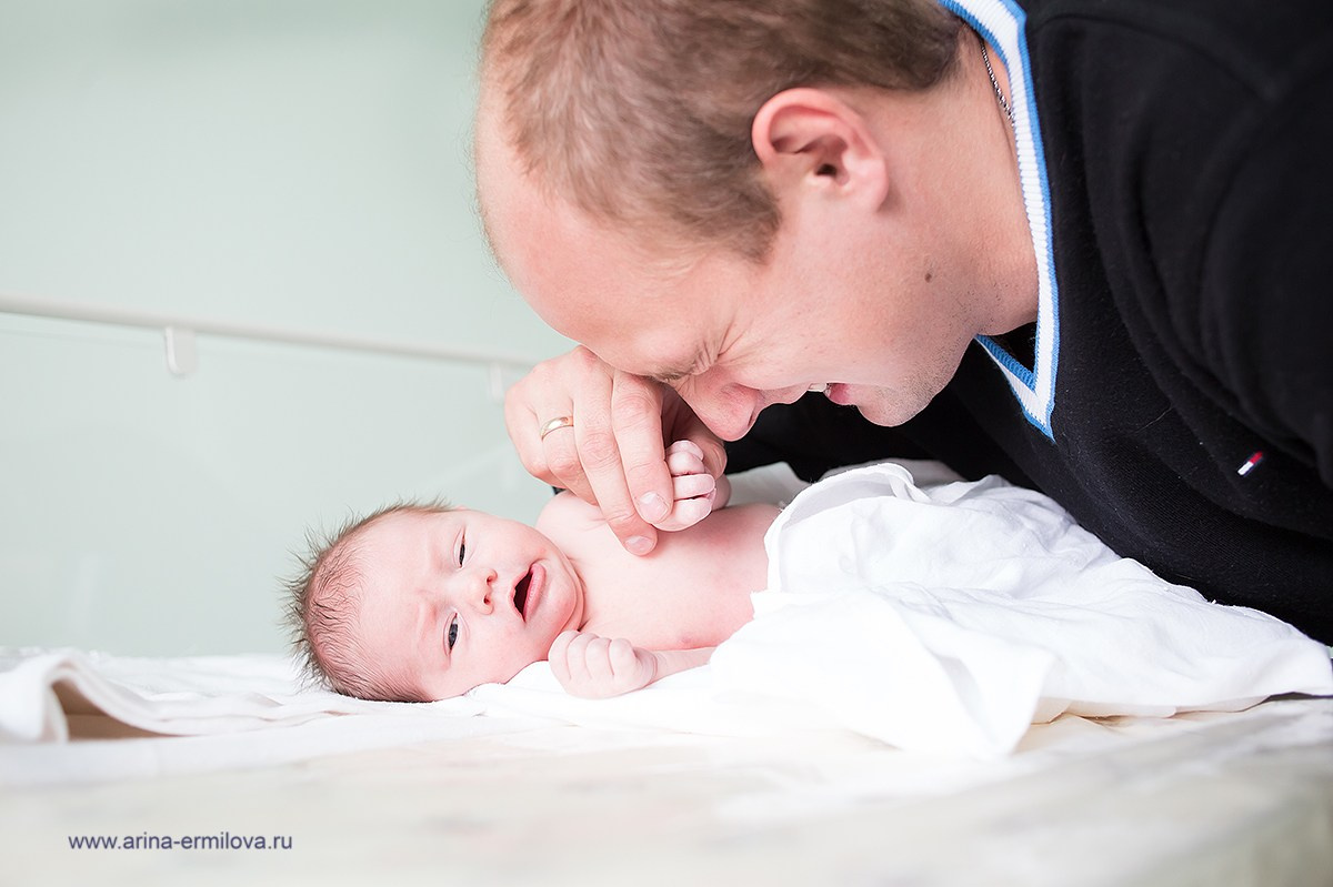 Выписка из роддома. Репортажный, семейный и детский фотограф в Пензе и Заречном Арина Ермилова. Картины барельеф на заказ