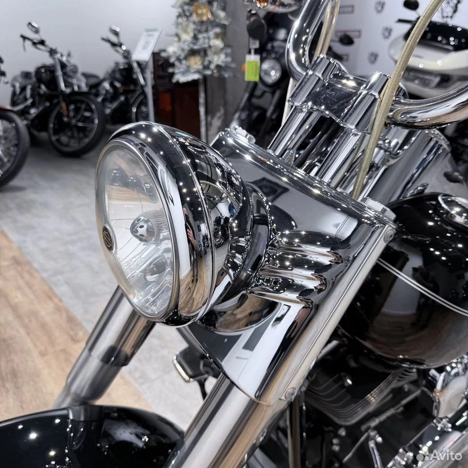 Купить Harley-Davidson 2010 Fat Boy Vivid Black (Softail/Dyna) — подробнее на сайте. Hello Davidson, Москва. Только хорошие мотоциклы…