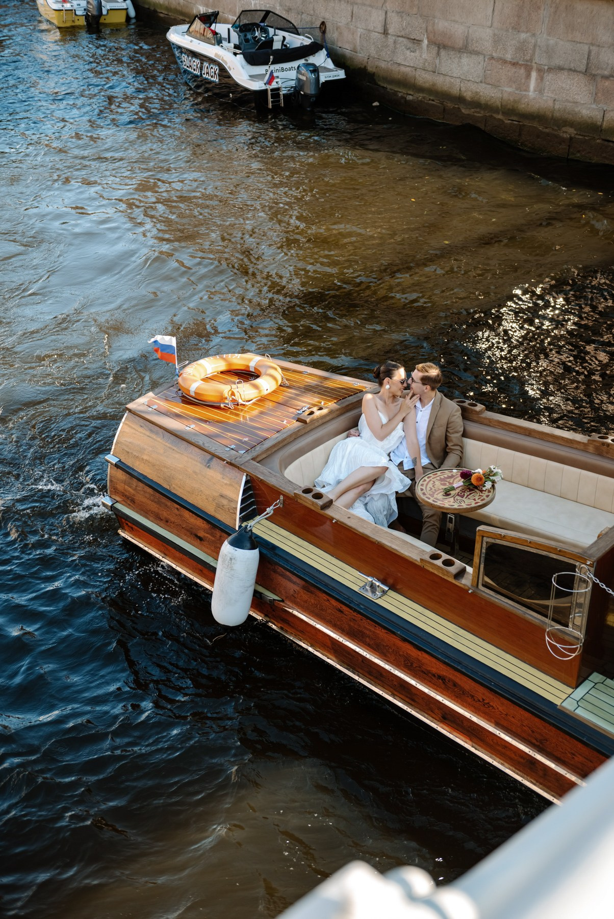 Свадьба на катере. Свадебный и сеейный фотограф в Санкт-Петербурге Елена Худякова