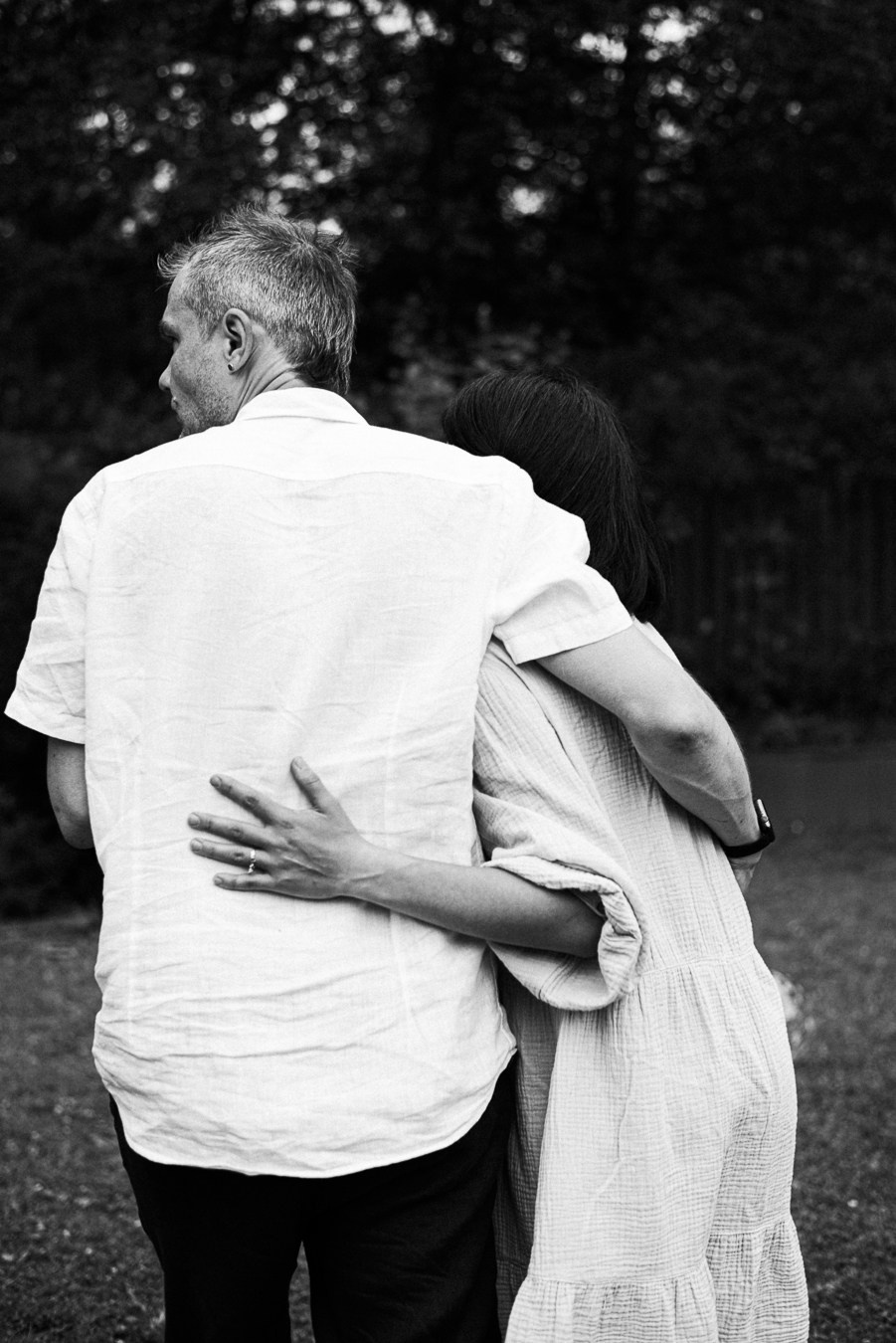 Коля, Ксюша, Саша, Андрей, Кира и бабушки | на даче