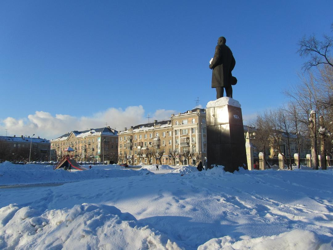 Ленин с сахарной ватой в руке