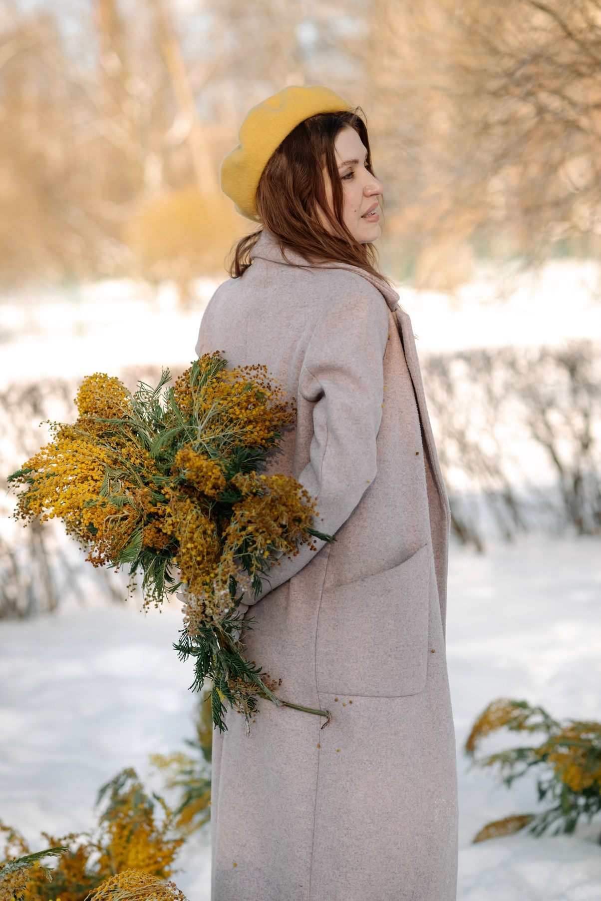 Анастасия с мимозой. Свадебный и сеейный фотограф в Санкт-Петербурге Елена Худякова
