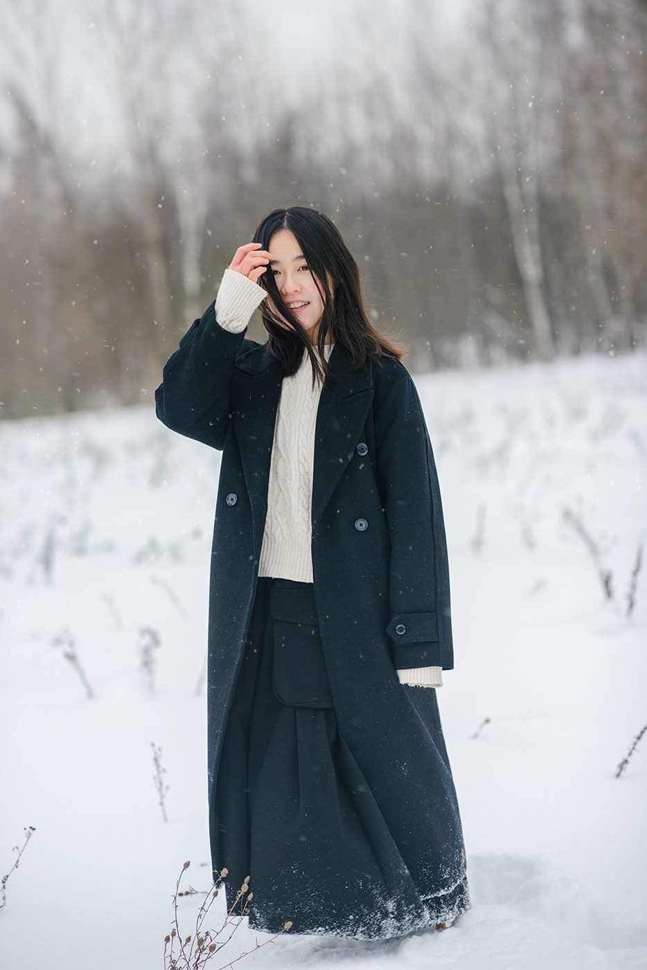 photo shoot for a girl in a winter field, snow (photography from Elena Carruthers)
