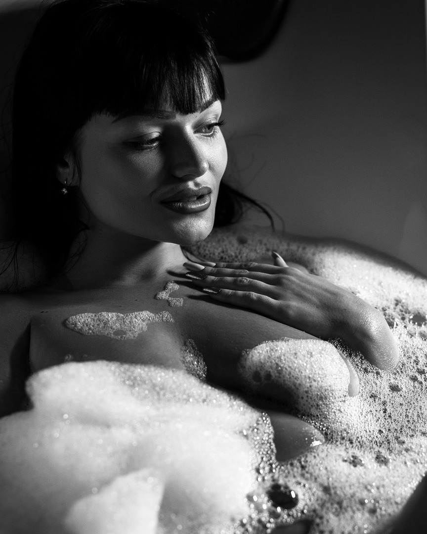 Женский фотограф Александр Шебанов работающий в жанрах чувственные портрет, будуар и арт ню. Красивые живые фотографии для женщин.