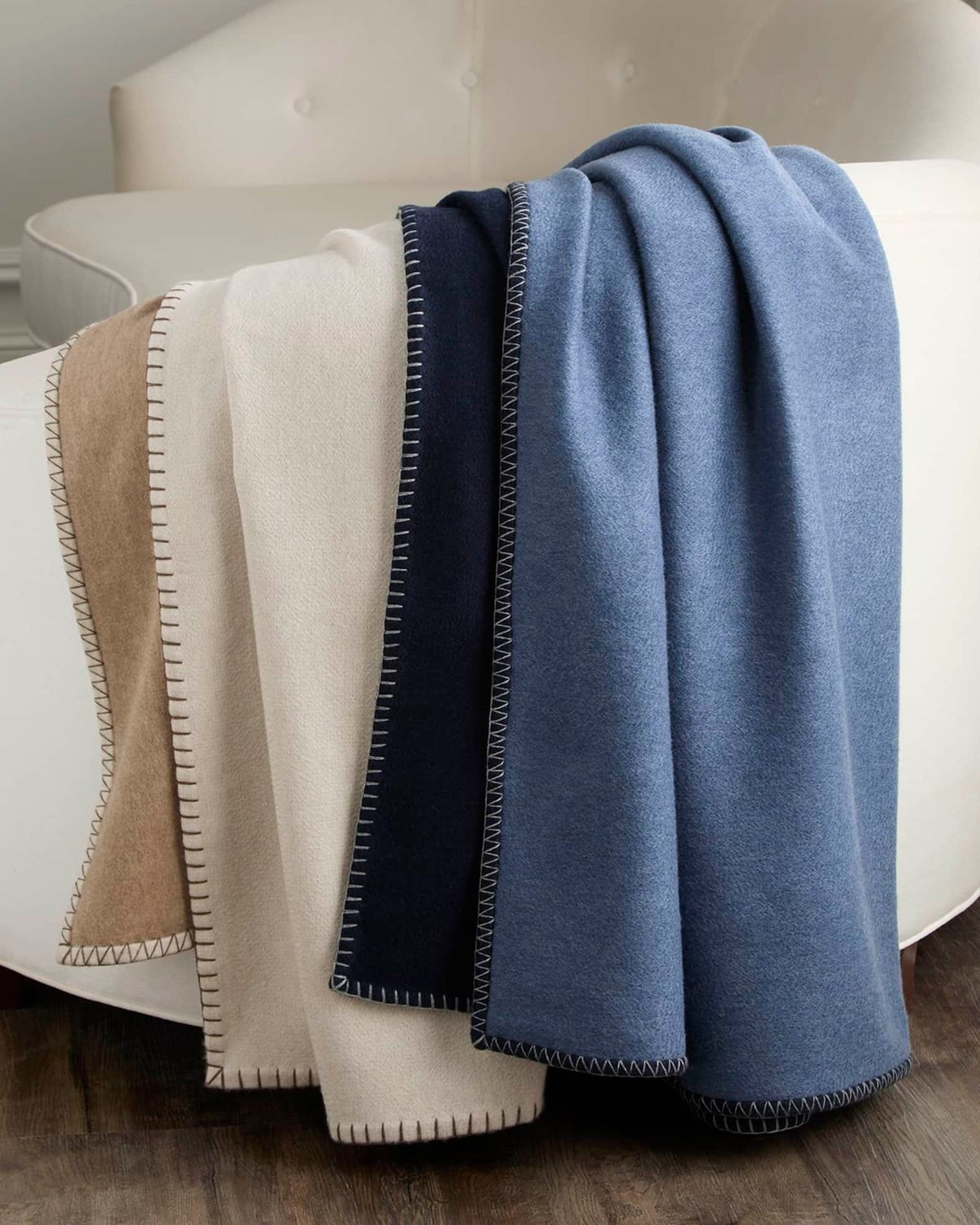 Home cashmere fot yachts, jets, villas — Made in Italy