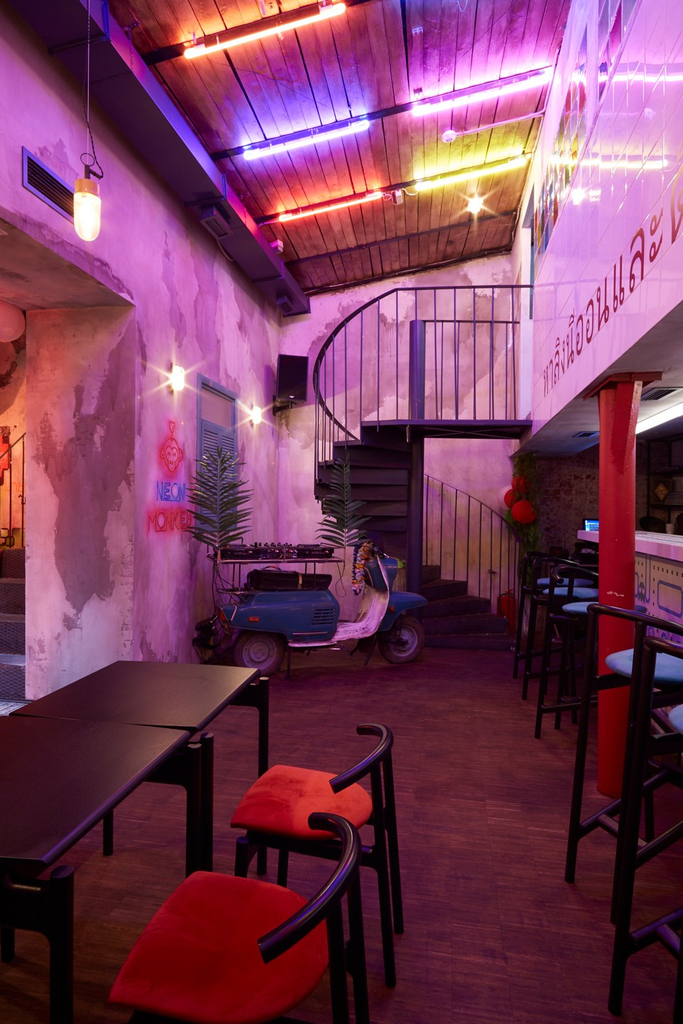 Ресторан NEON MONKEY. Lena Smi is an interior and portrait photographer. Moscow and St. Petersburg