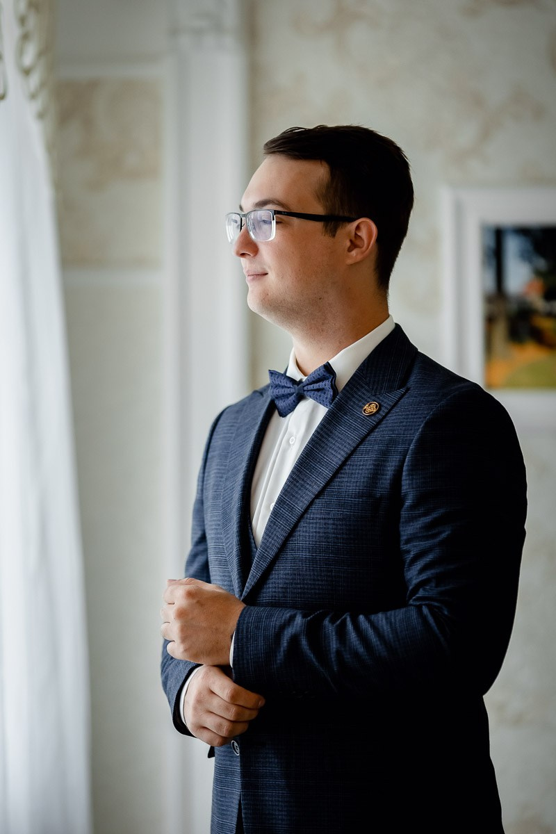 Портрет жениха в ЗАГСе Петргофа