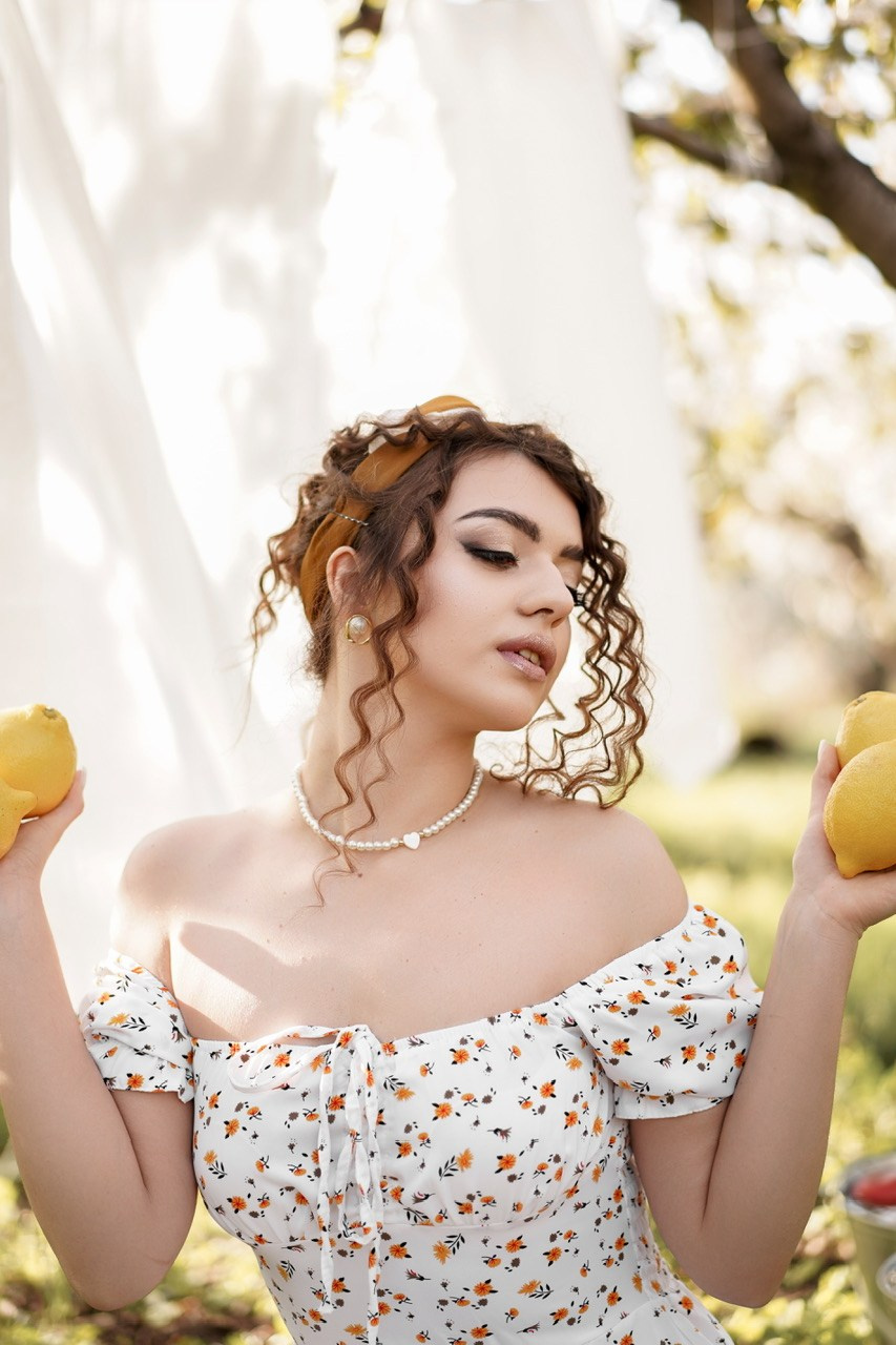 Девушка с лимонами. Свадебный фотограф в Ростове-на-Дону. Таинство Крещения и Венчания, семейные фотосессии. Алёна Чёботова