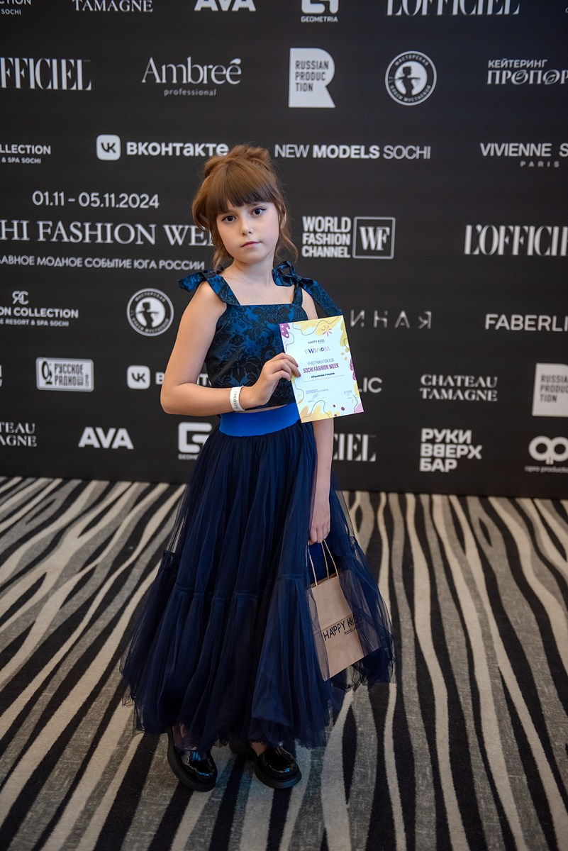 SochiFashionWeek2024 дизайнер Юлия Крылова. Семейный и коммерческий фотограф в Сочи Александр Бодунов