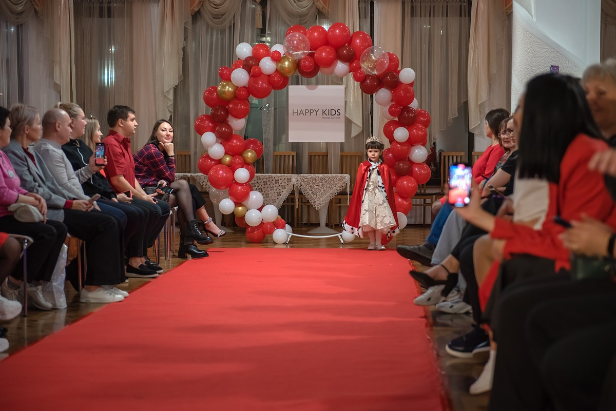Выпускной в детской школе моделей HAPPYkids 2024. Семейный и коммерческий фотограф в Сочи Александр Бодунов