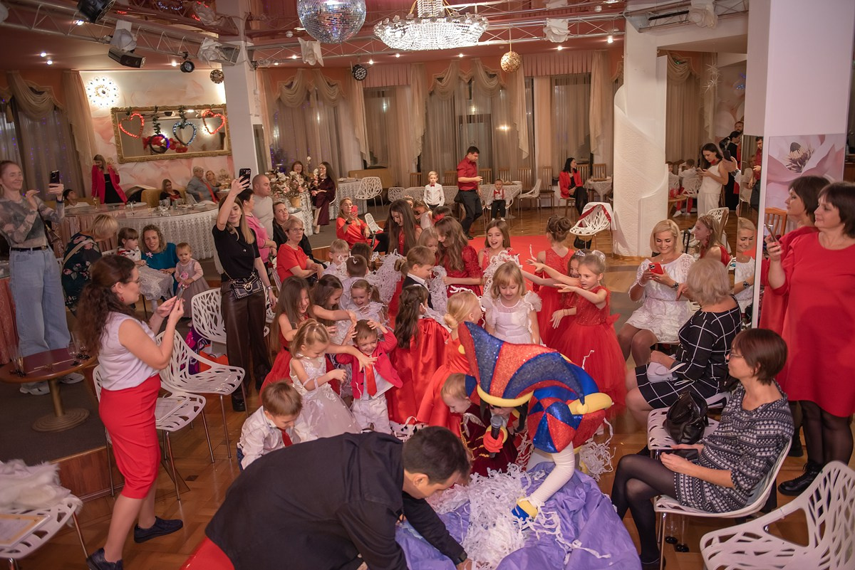 Выпускной в детской школе моделей HAPPYkids 2024. Семейный и коммерческий фотограф в Сочи Александр Бодунов