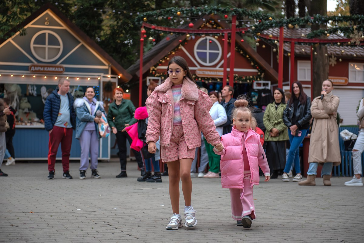 Парк Ривьера дефиле HAPPYkids. Семейный и коммерческий фотограф в Сочи Александр Бодунов