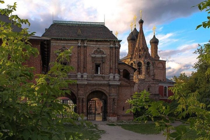 Фотосъемка на улице Москвы — вид на старинные здания