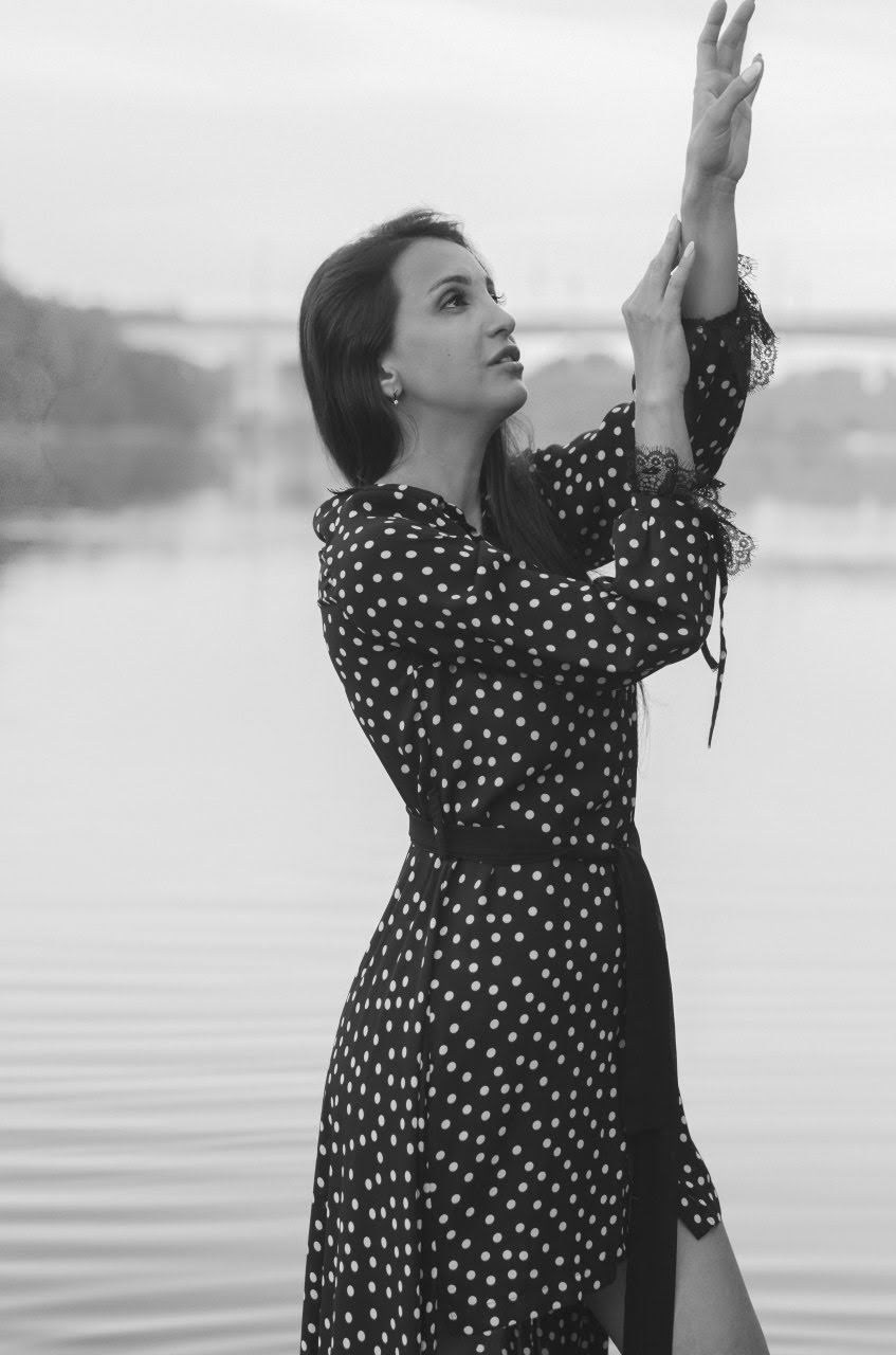 Tamara photoshoot by the water. Family, portrait, content photo in Costa Rica Evgeniya Besprozvannykh